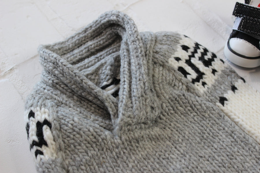 Dog Sweater with shawl neckline, close up of neck